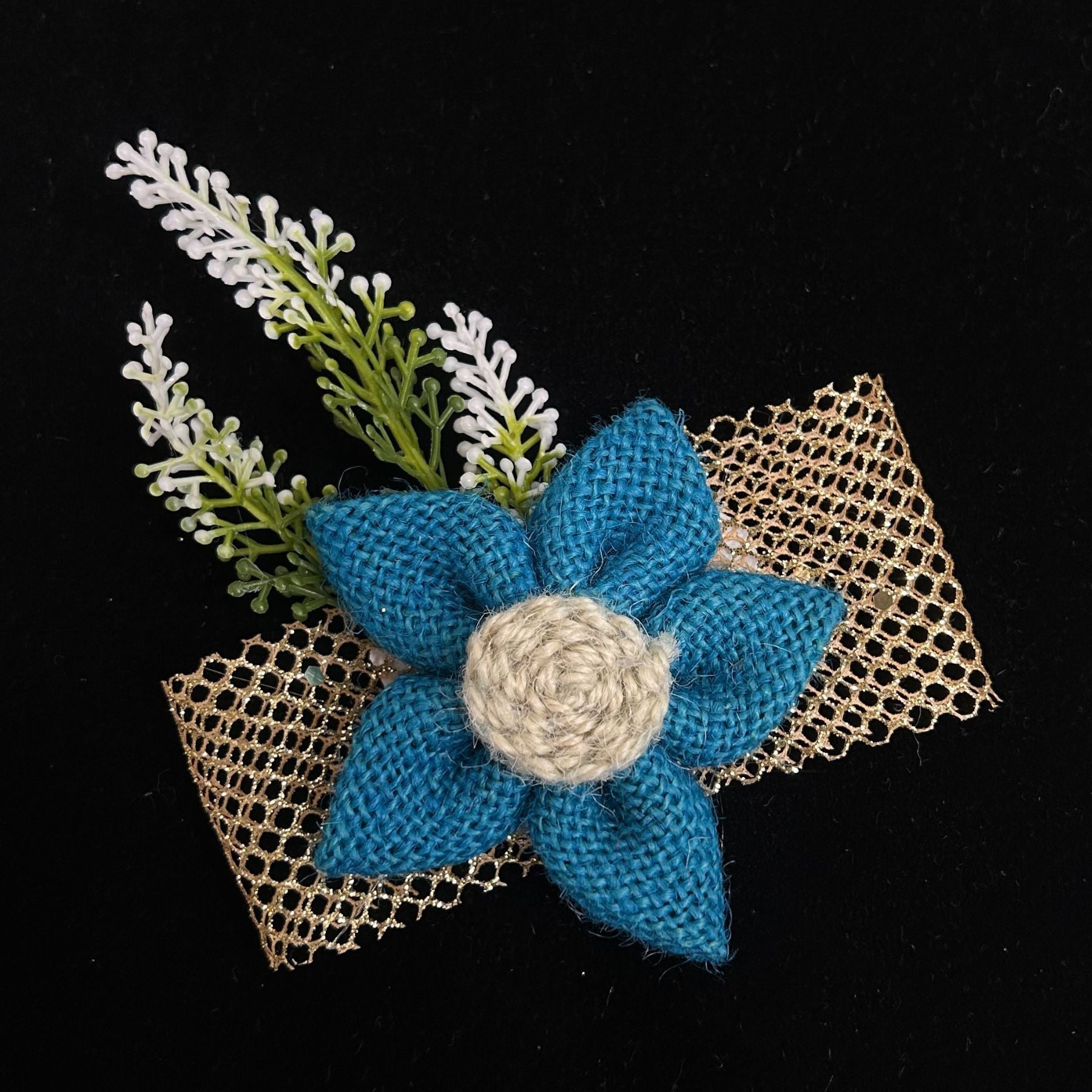 Ocean Bloom Jute Flower with White Sprigs & Gold Mesh Base( Pack of 5 )